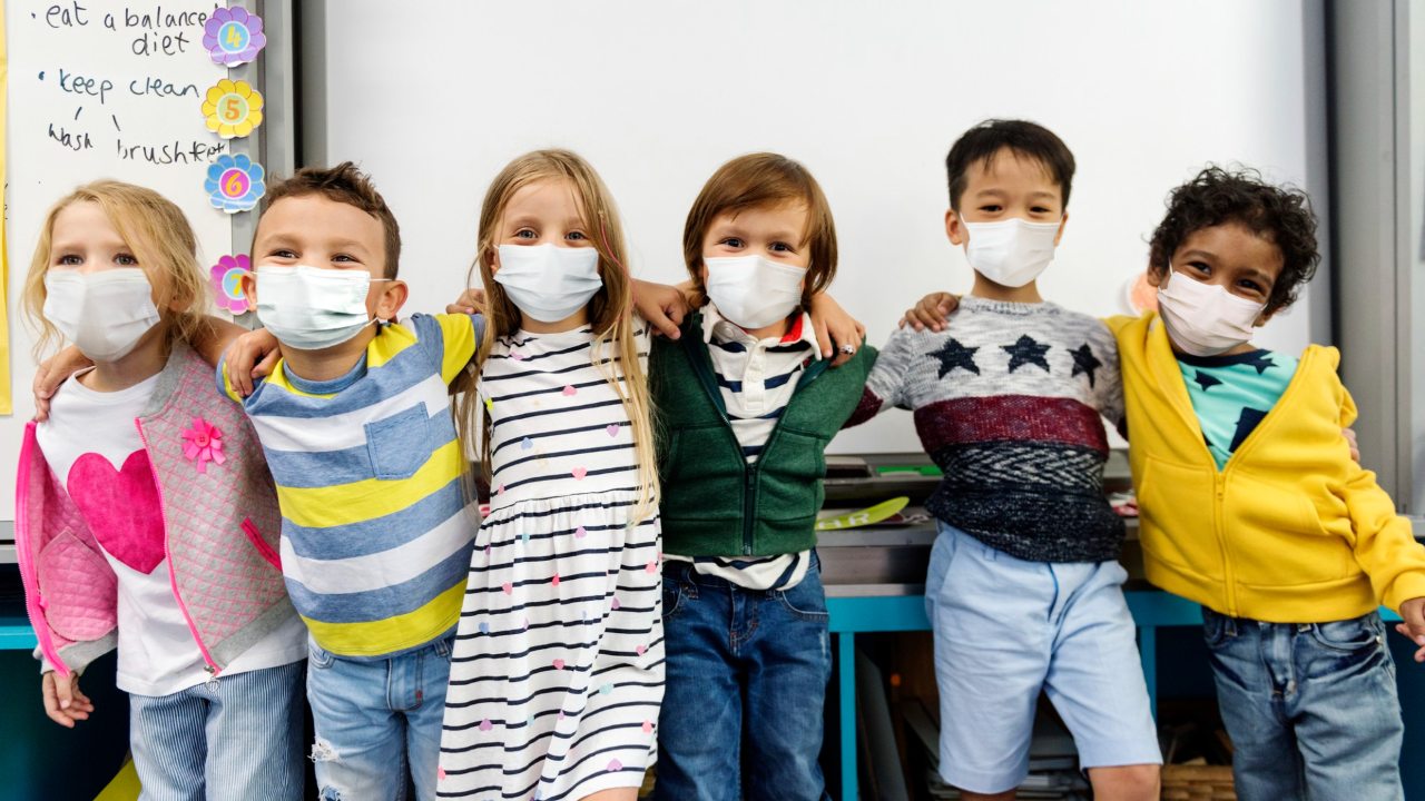 cual es el riesgo de contagio de covid19 en las escuelas