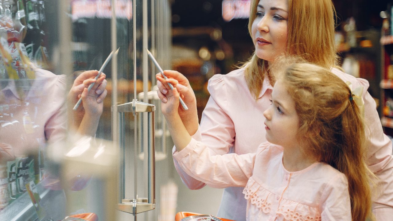 estoy dañando a mis hijos si les doy dinero