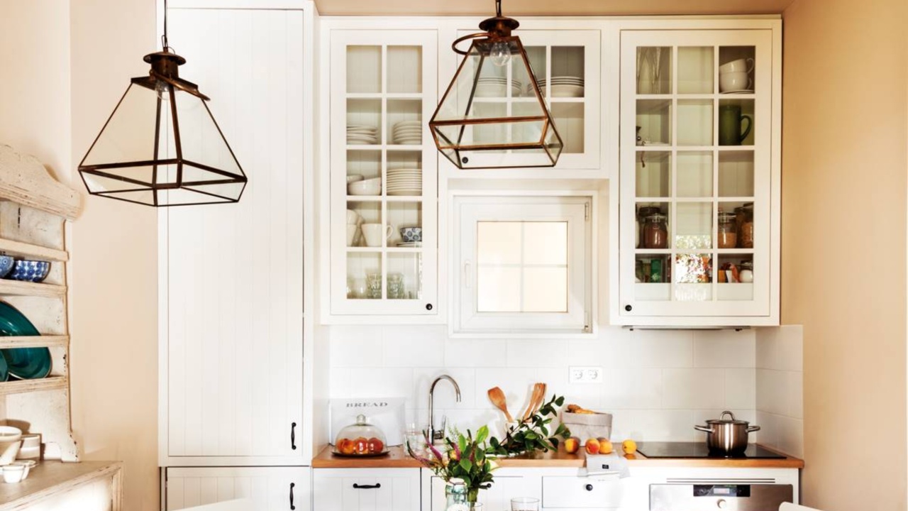 espacio orden cocina pequeña repisas alacenas vitrinas