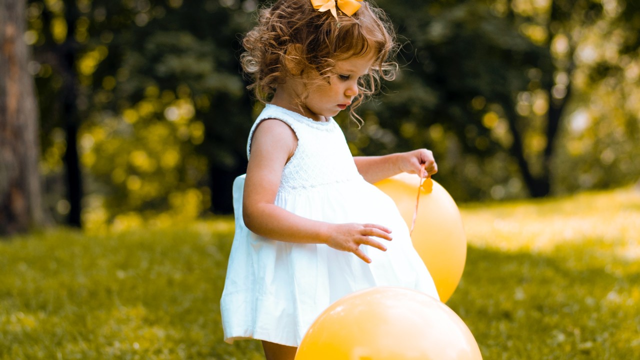 por qué mi hijo habla solo