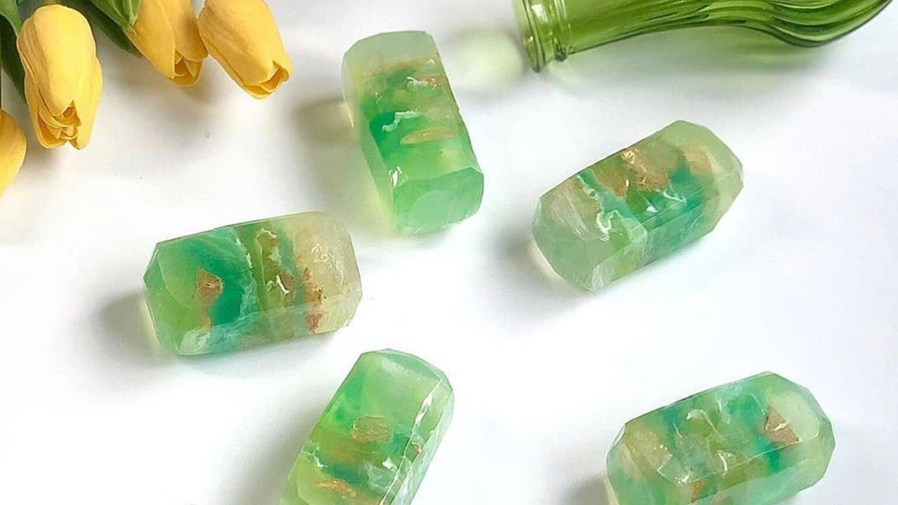 aromatizante casero con suavizante de ropa para tu closet hecho en casa