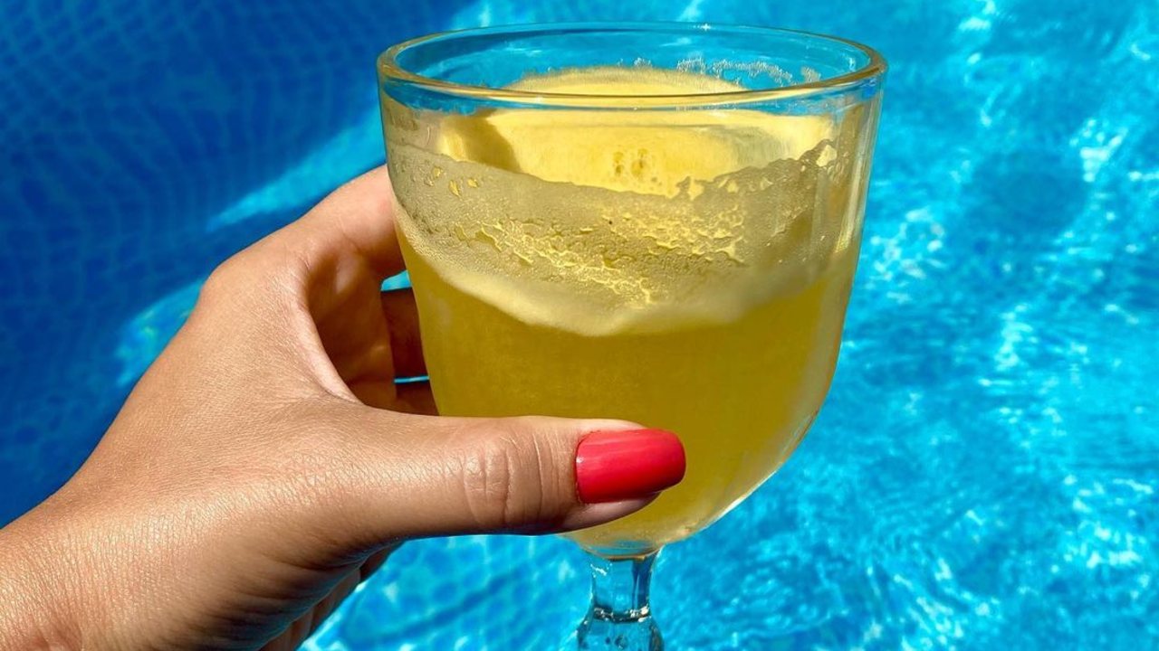 aromatizante casero con suavizante de ropa para tu closet receta