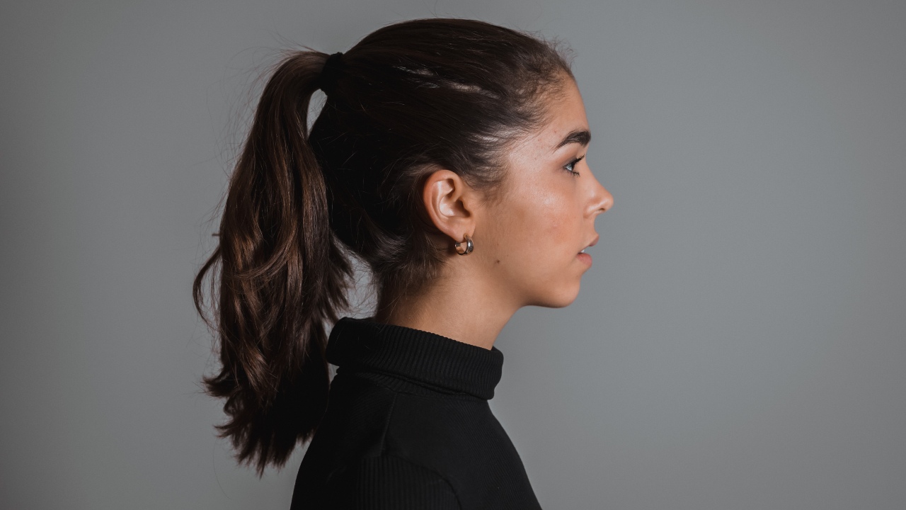 por que se nos cae cabello y cuando es anormal