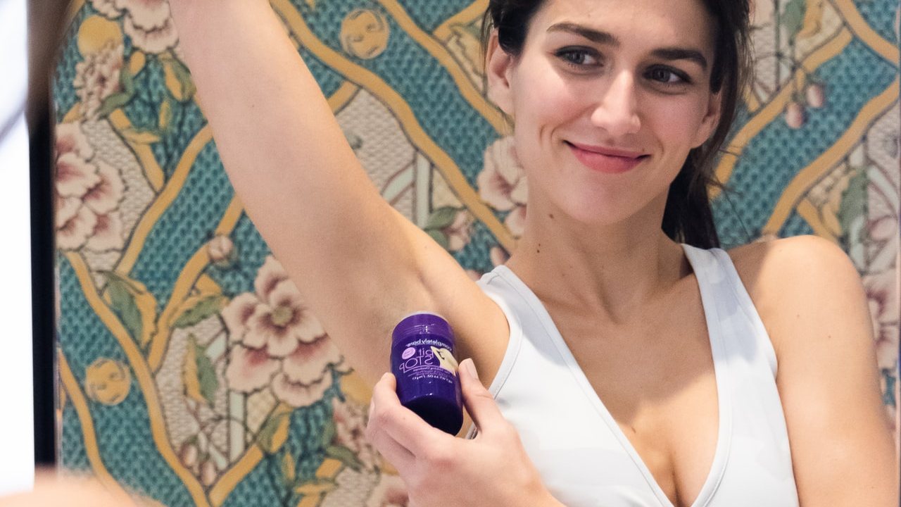 quitar manchas de desodorante consejos efectivos