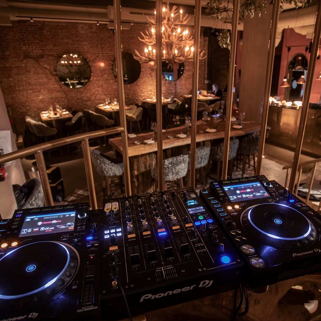 romántica pedida de mano de Christian Nodal cantante