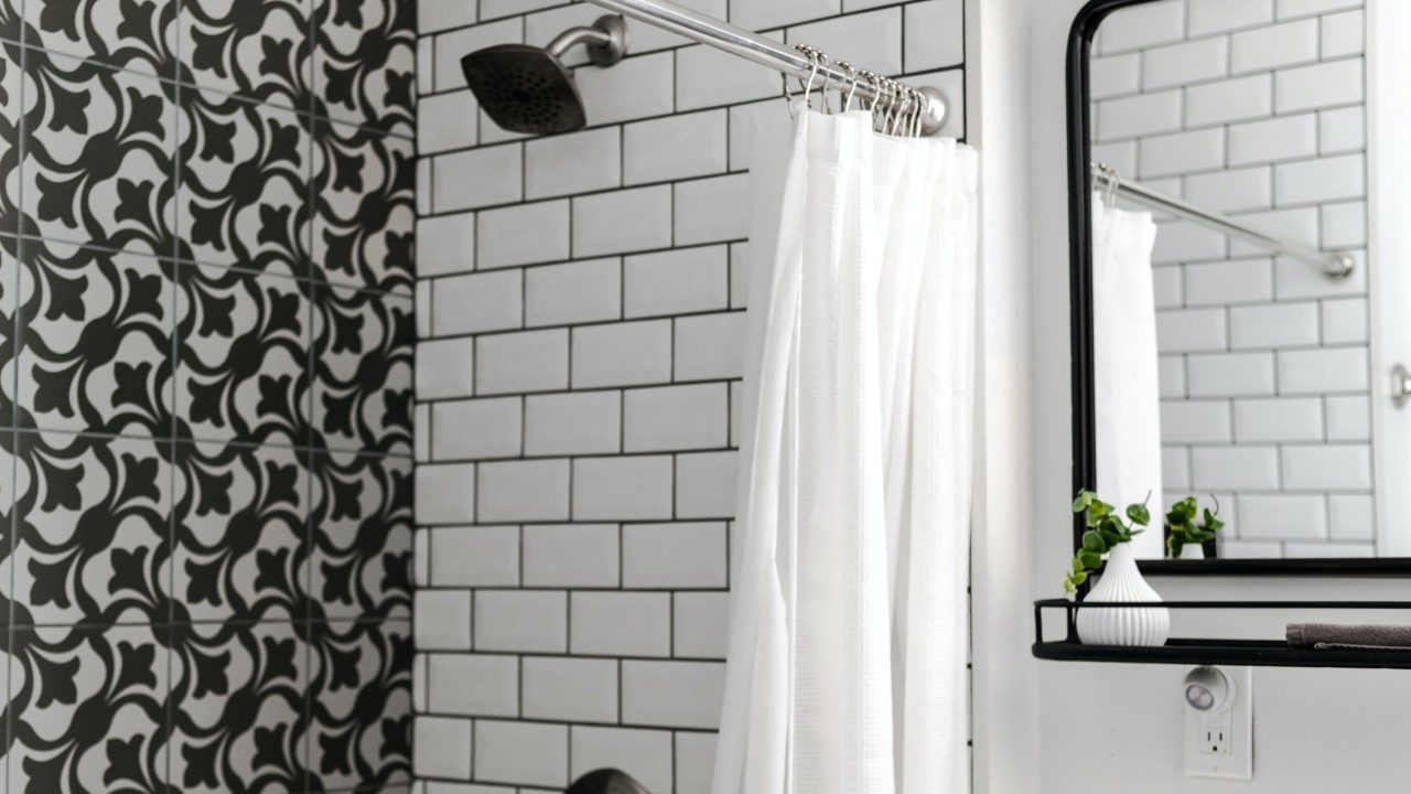 como limpiar los azulejos del baño