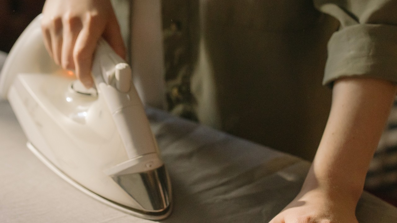 remedios para quitar las manchas cafés de la ropa