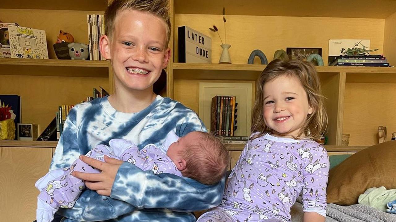 Hillary duff muestra parto a sus hijo mae recién nacida