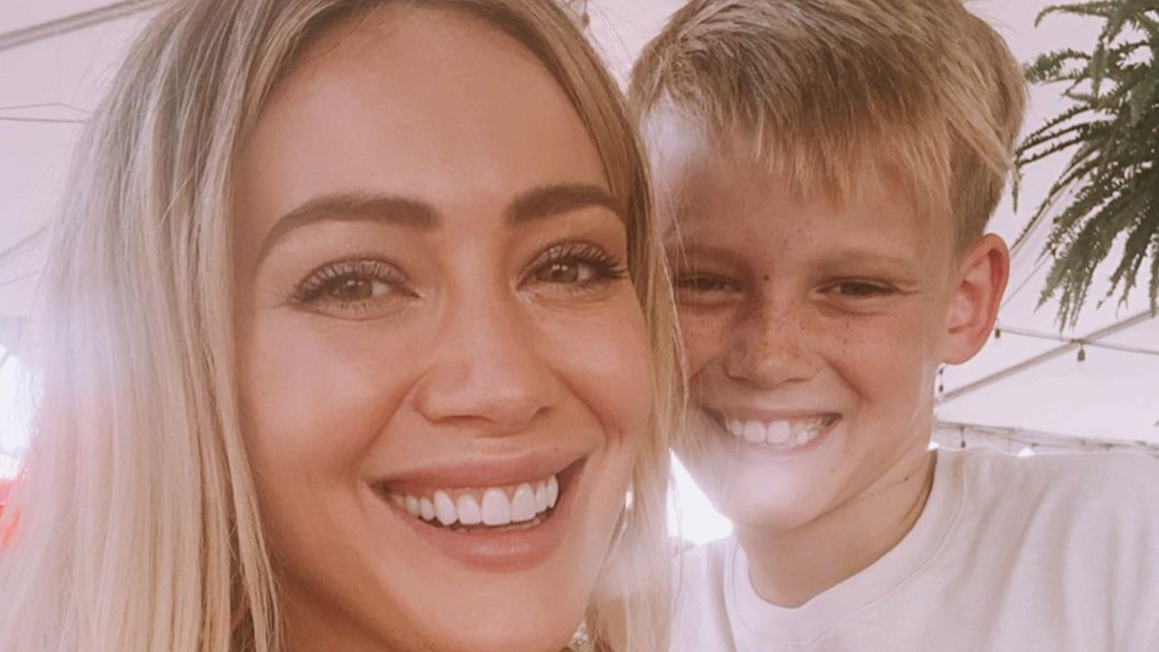 Hillary duff muestra parto a su hijo