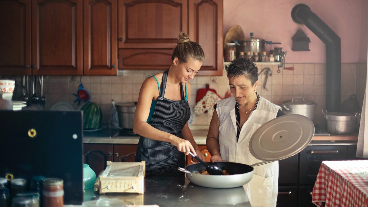 Formas efectivas de quitarle lo salado a la comida