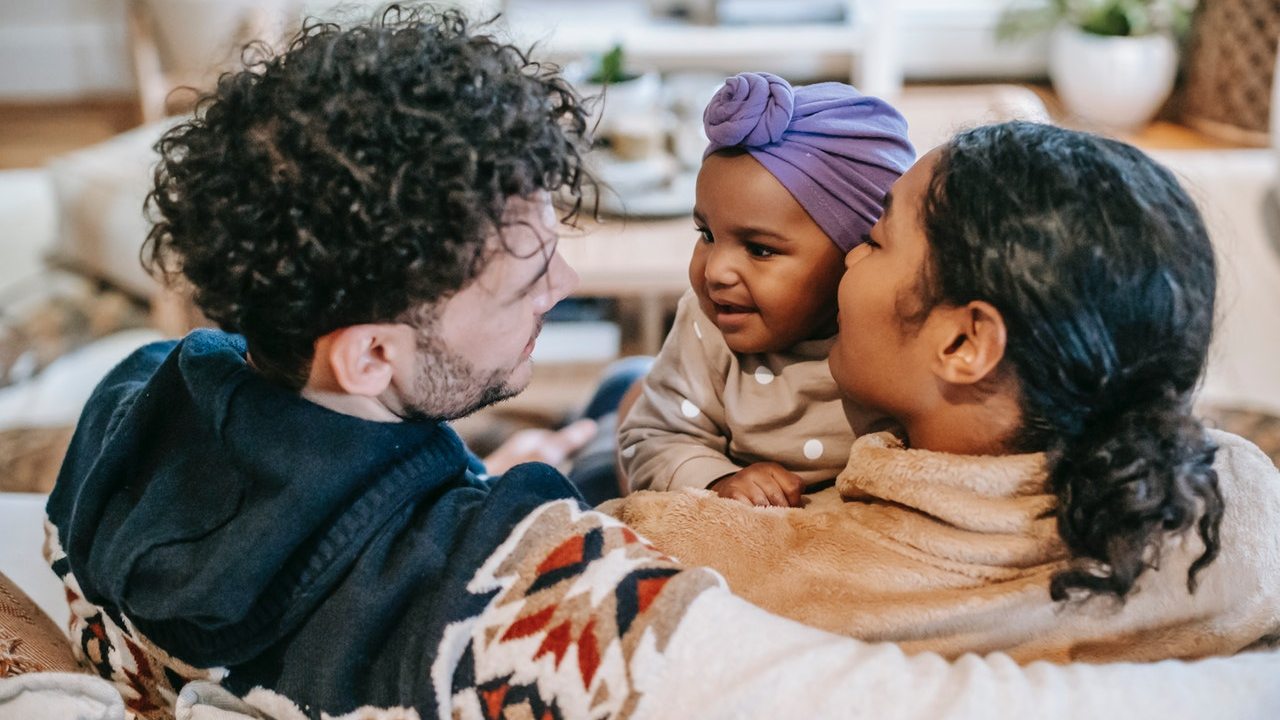 Juegos para estimular el balbuceo de tu bebé primeros meses