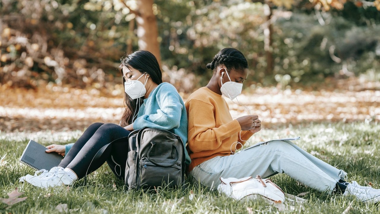 amigos se cuentan con los dedos de una sola mano