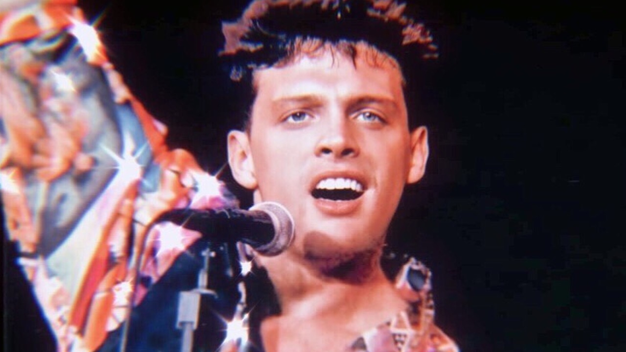 luis miguel camisa versace