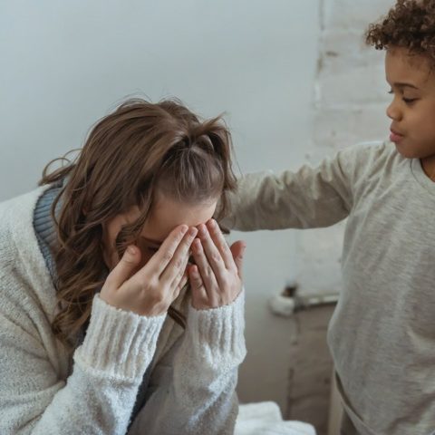 por que las mamas millennials estan agotadas pandemia razones