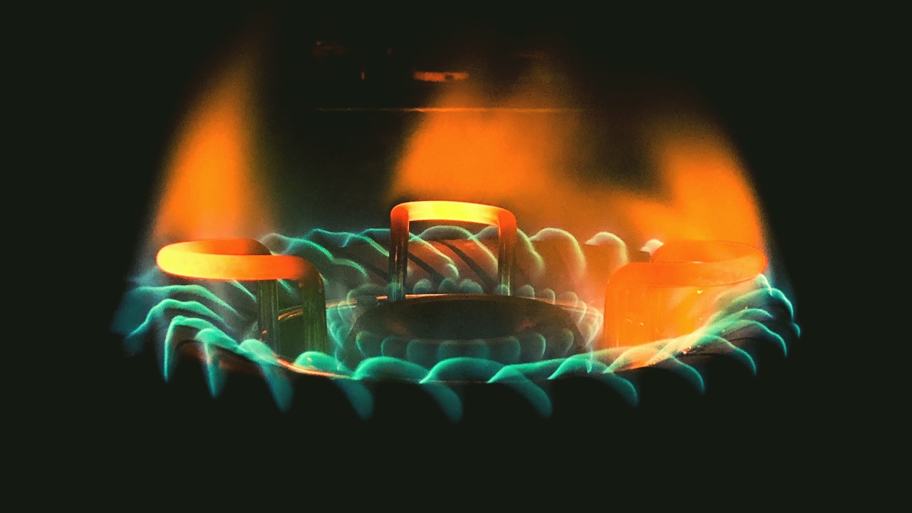 por que la flama de la estufa es verde