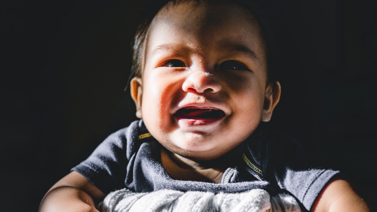 por que bebe babea mucho saliva