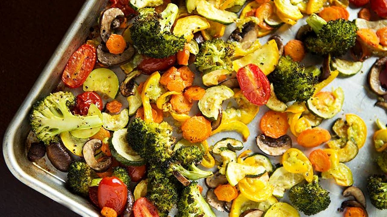 ensalada verduras rostizadas horneada en charola