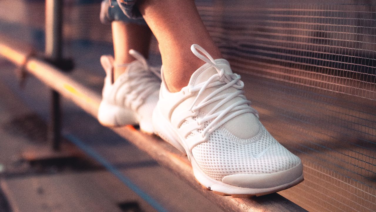 que hacer para que no me huelan los pies