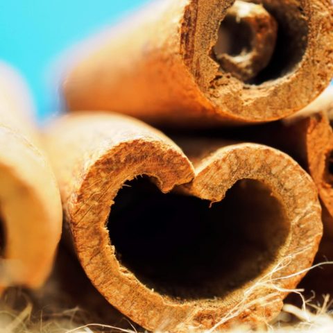 ritual con canela para atraer el dinero