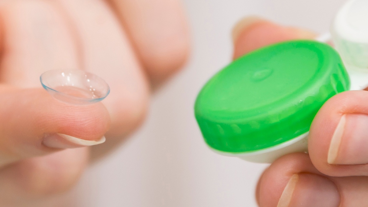 infeccion provocada por usar lentes de contacto podria dejarte sin vista como prevenir consejos