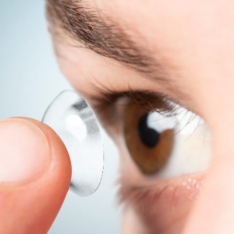 infeccion provocada por usar lentes de contacto