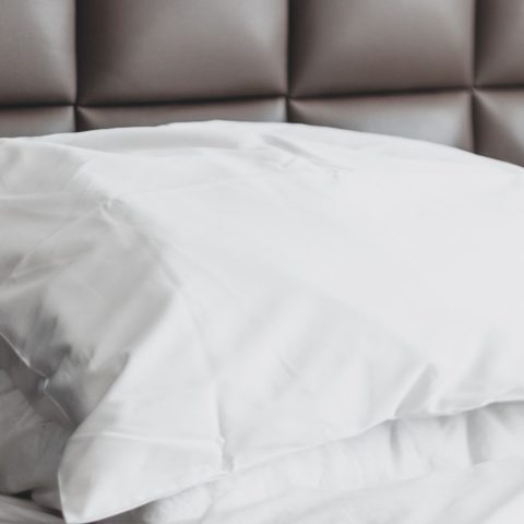 como eliminar el mal olor de las almohadas con bicarbonato