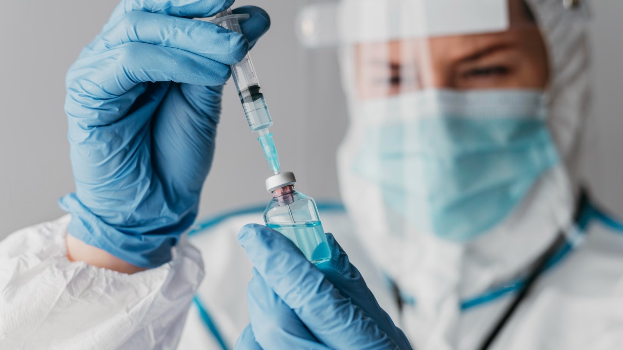 dos tipos de vacunas contra covid 19 reacciones