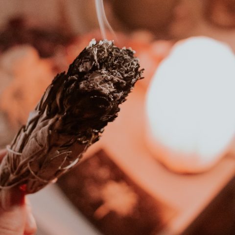 como limpia la energía un sahumerio