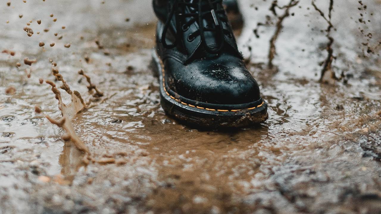 significado de soñar con charco de agua sucia