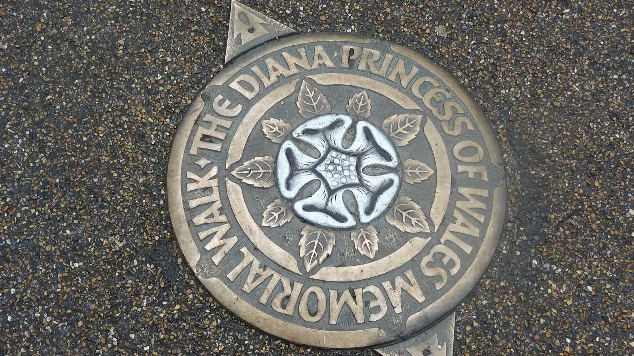 Actitudes de la princesa diana que rompieron el protocolo real