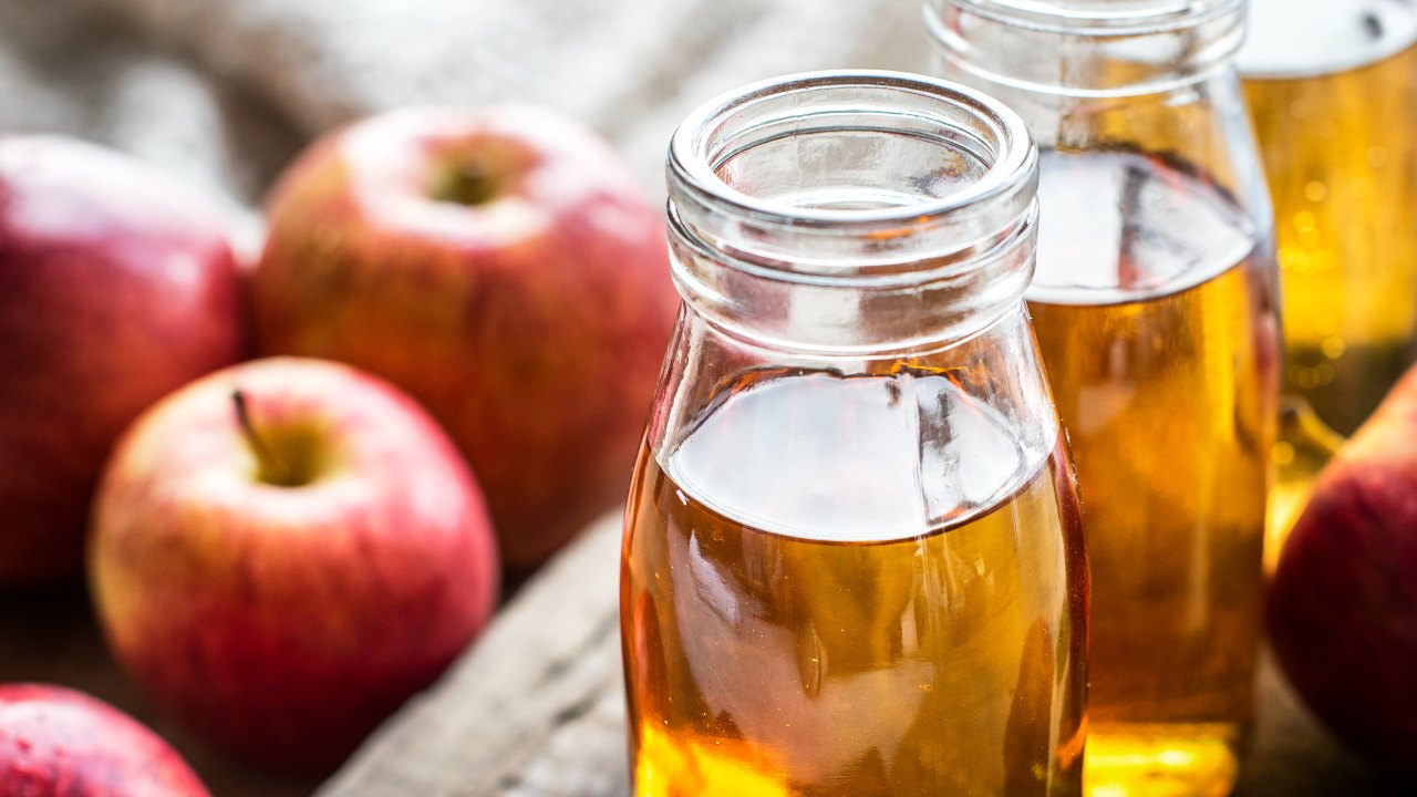 beneficios de tomar vinagre de manzana antes de dormir