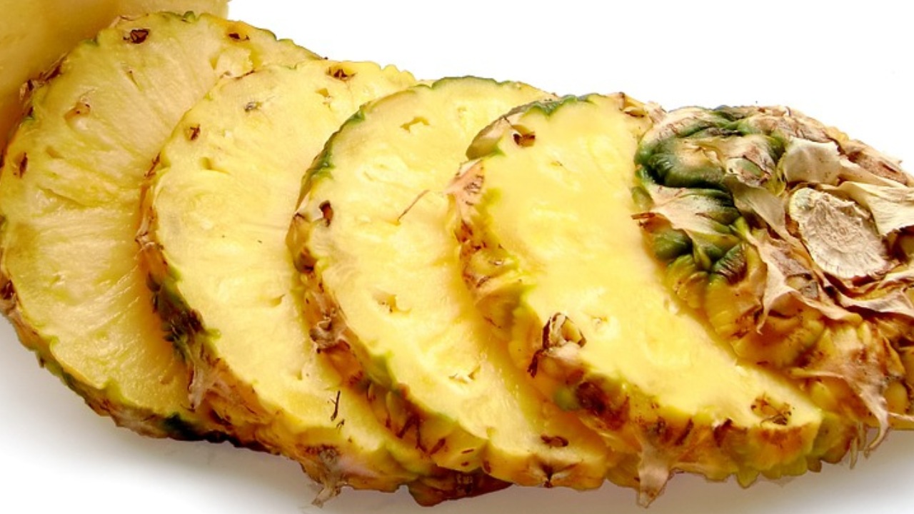 Razones por las que la piña escalda la lengua