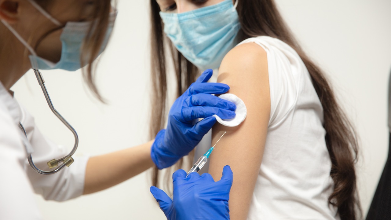 vacuna contra covid-19 ayuda a prevenir otras enfermedades investigación junio 2021