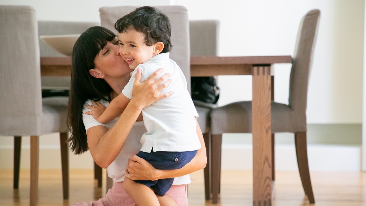 padres sobreprotectores crian hijos debiles e incapaces de madurar expertos