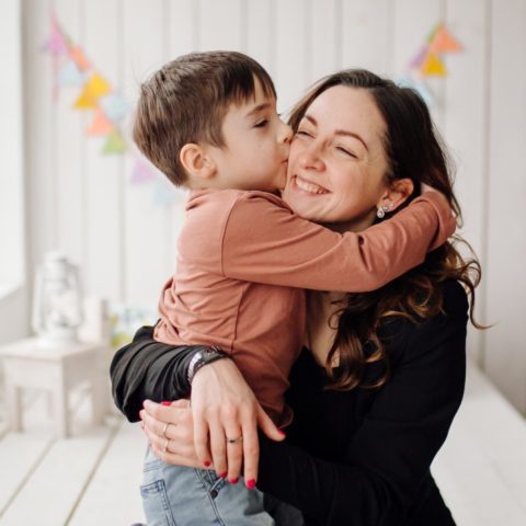 padres sobreprotectores crian hijos debiles e incapaces de madurar