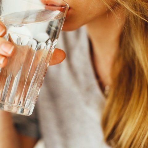 duermes con vaso de agua no la bebas por esta razón