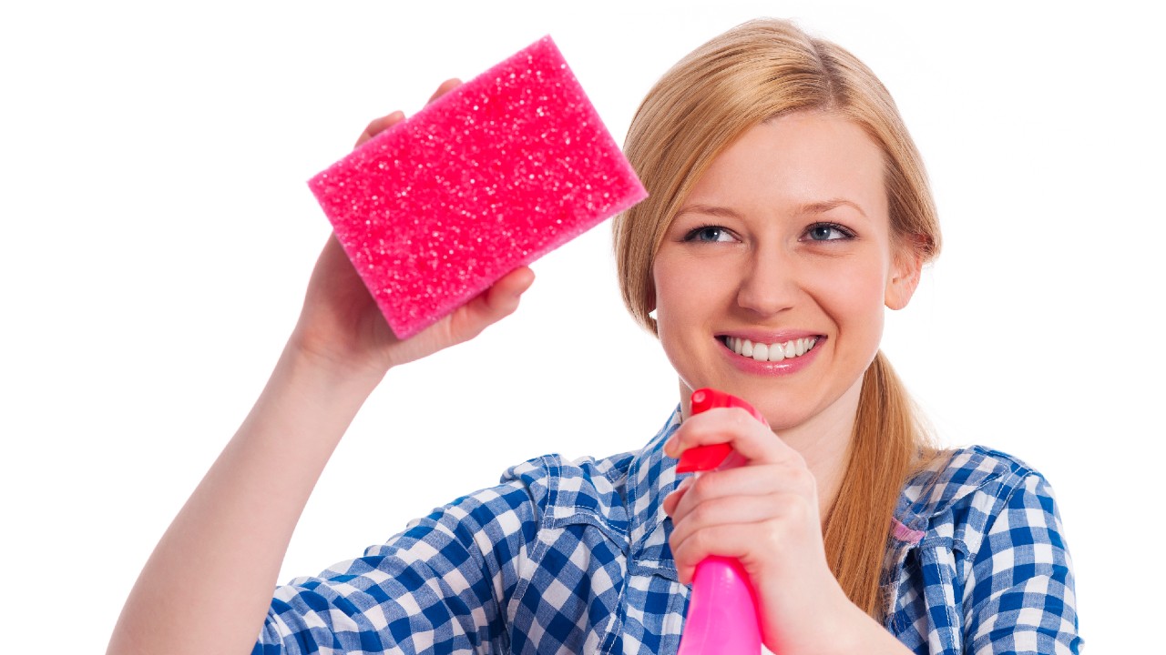 como quitar jabón pegado en el baño