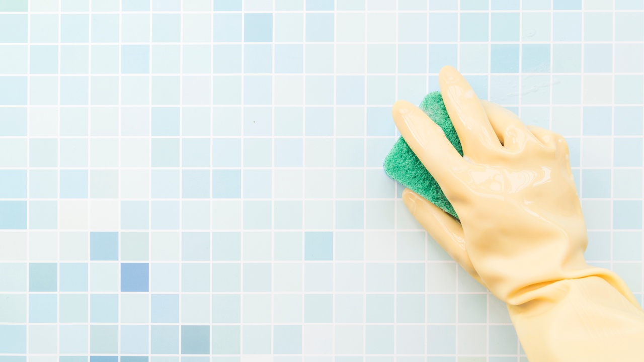 como quitar jabón pegado en el baño mosaicos