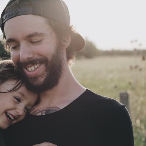 mamas exhibiran a hombres deudores de pension alimenticia dia del padre