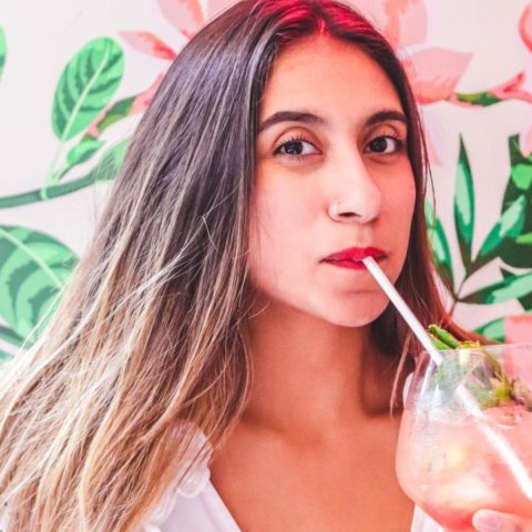 fingir que eres feliz te lleva a beber más alcohol estudio