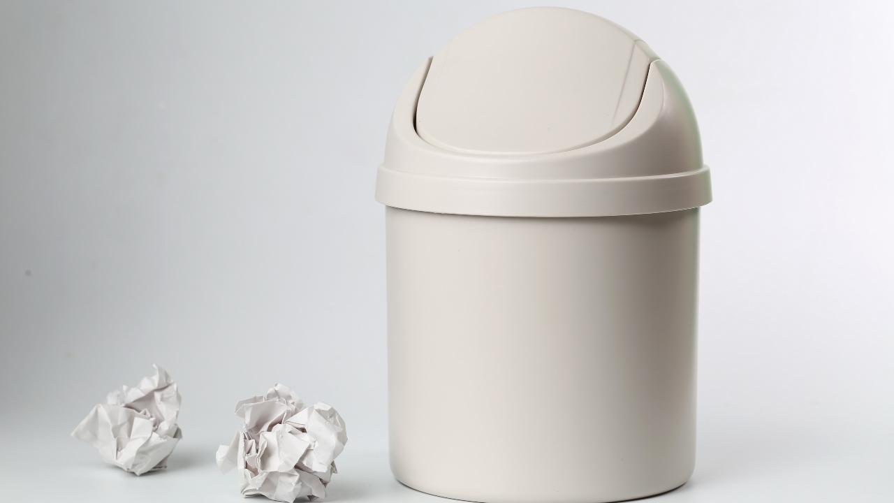 cómo desinfectar tu bote de basura