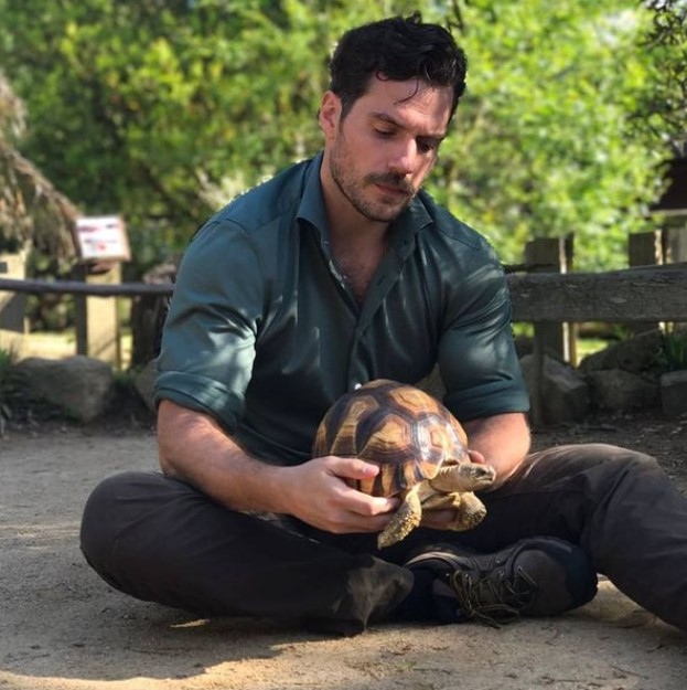 henry cavill tio de thomas lo llevo a escuela