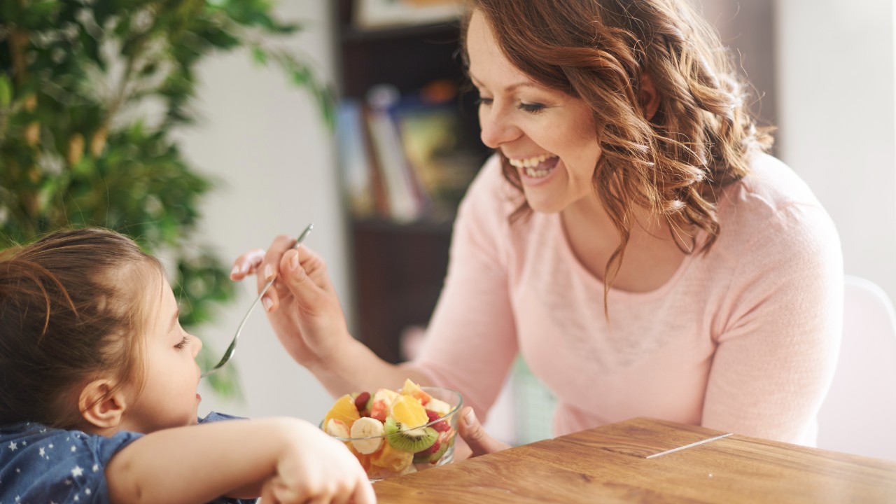 Obligar a tu hijo a terminarse todo lo que hay en su plato daños