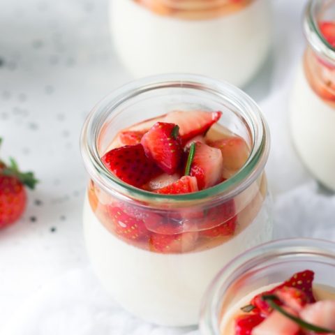 receta de postre cremoso de leche condensada con fresa