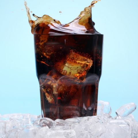 Qué pasa si tomas refresco de Cola todos los días