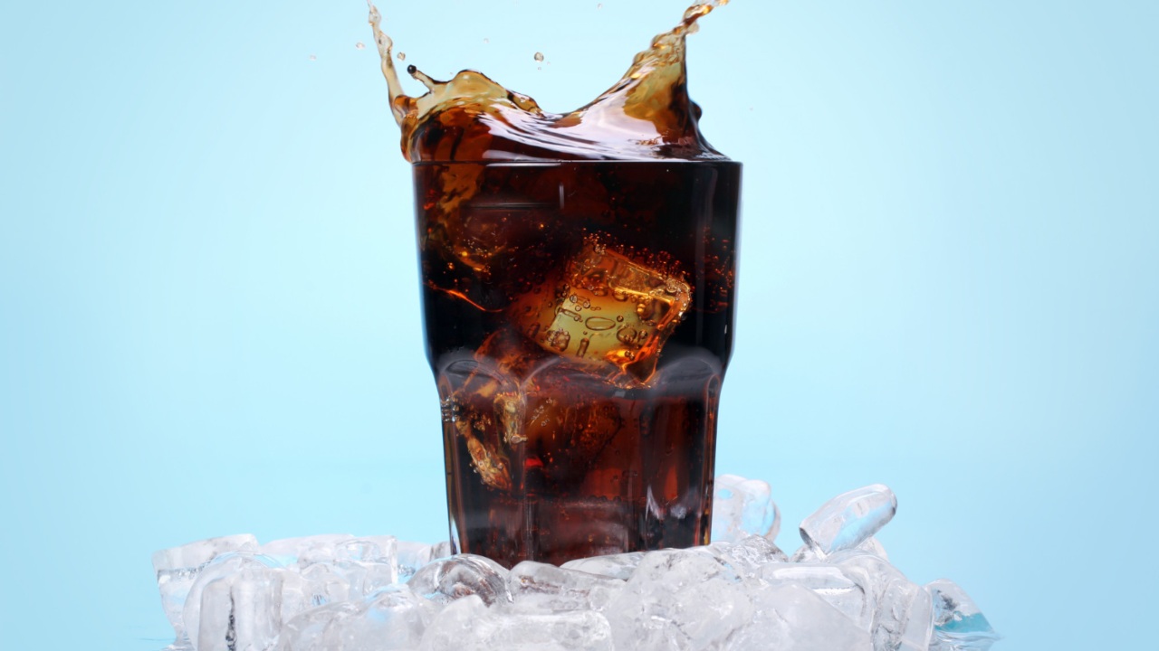 Qué pasa si tomas refresco de Cola todos los días