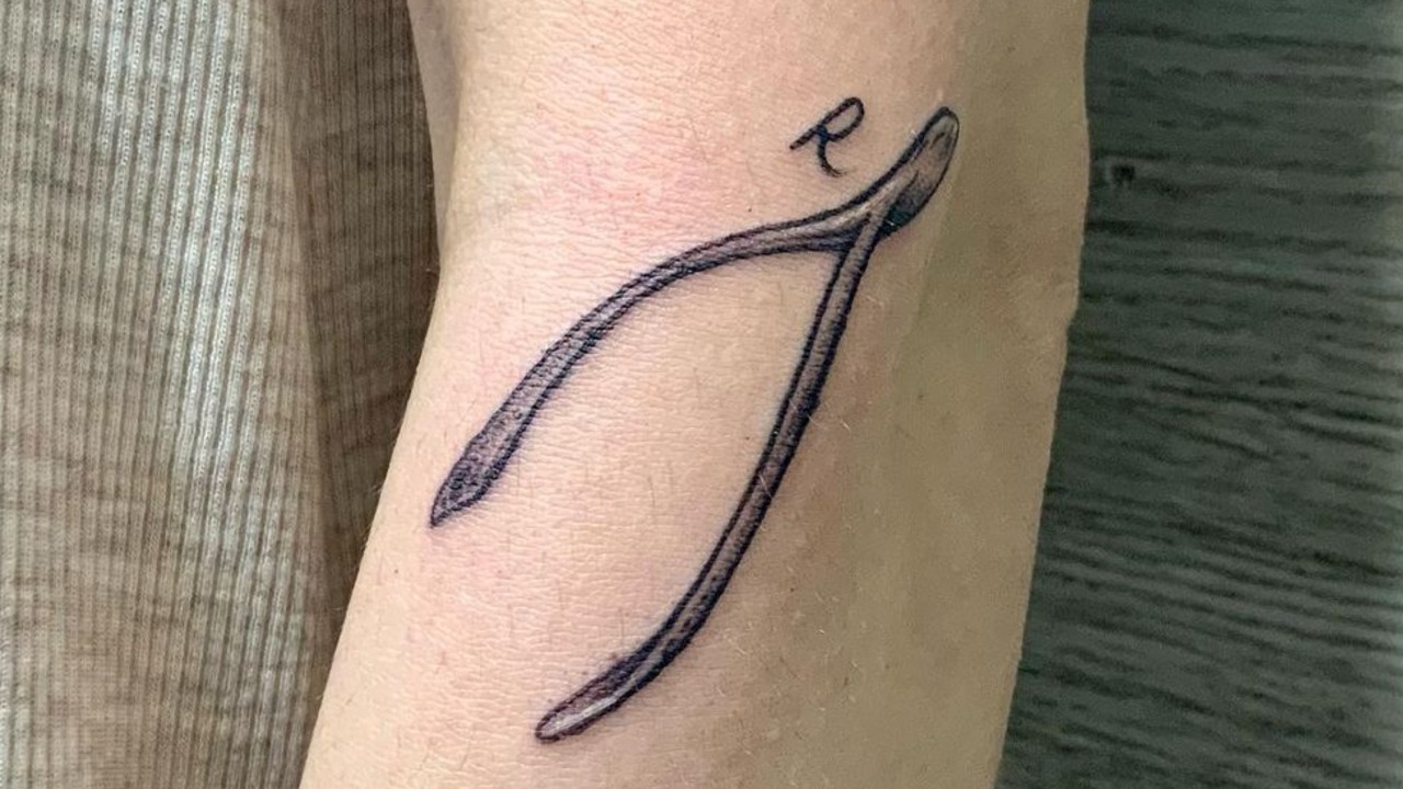 tatuajes para atraer la buena suerte hueso