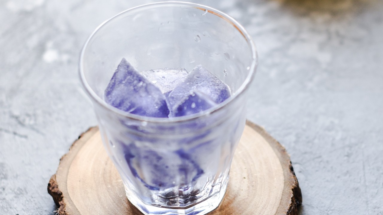 por qué cambia de color el té de mariposa