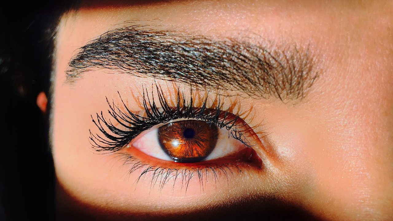 tipo de ceja para rostro redondo