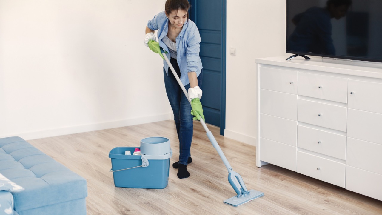 Trapear con suavizante cuando no hay jabón Daña el piso